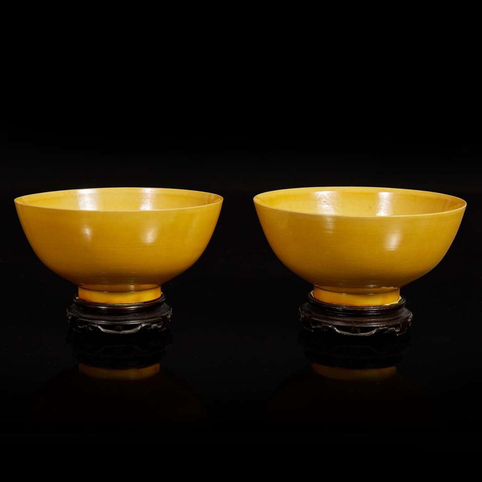 A pair of Chinese yellow-glazed bowls 嬌黃釉盌一對 Kangxi mark and of the period ??? ? ??