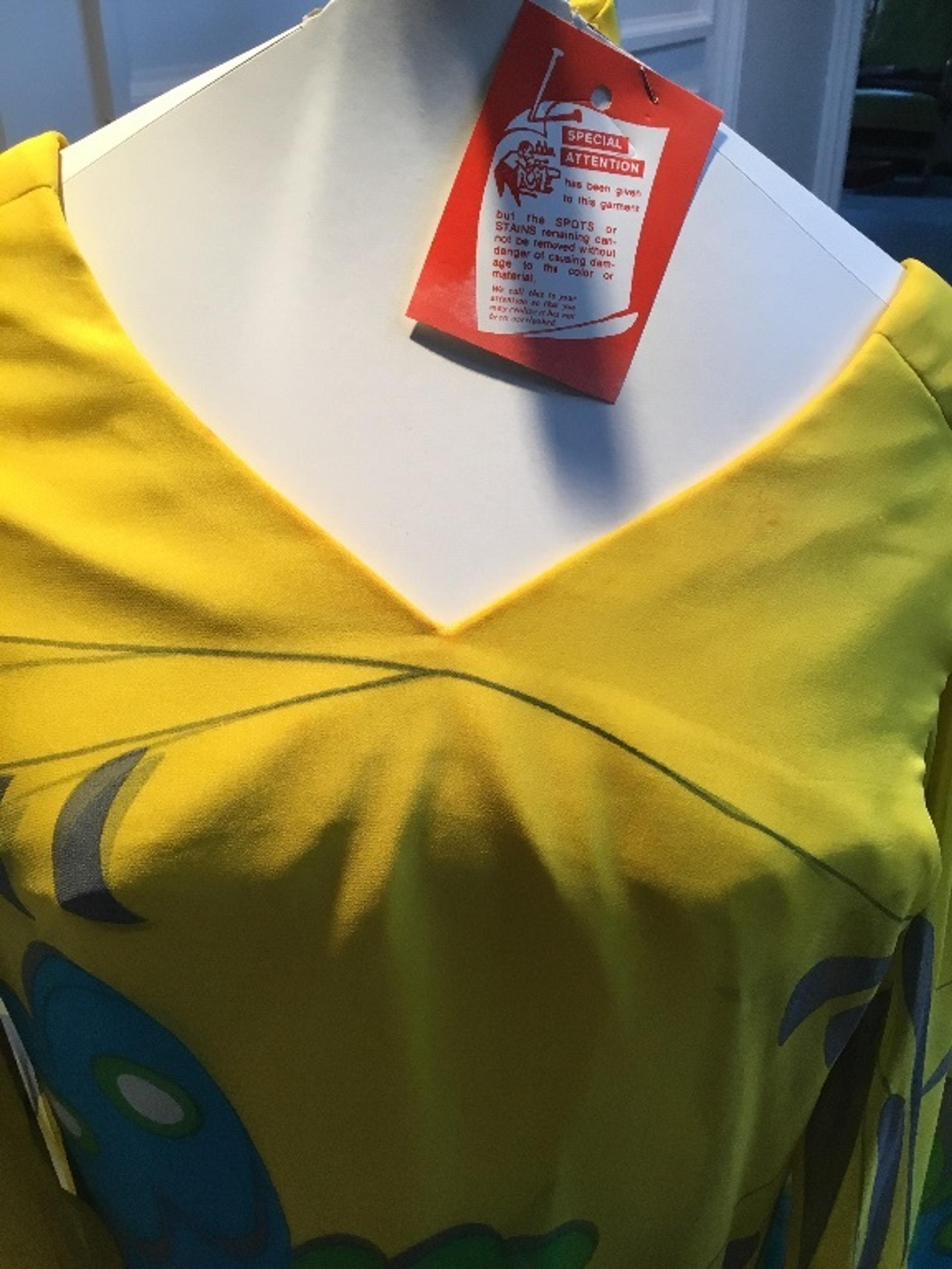 A Hanae Mori Yellow Silk Chiffon Caftan Dress, Size 16.