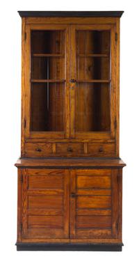 An American Oak Bookcase Height 90 x width 41 x depth 21 1/2 inches. — EARLY 20TH CENTURY, CHICAGO
