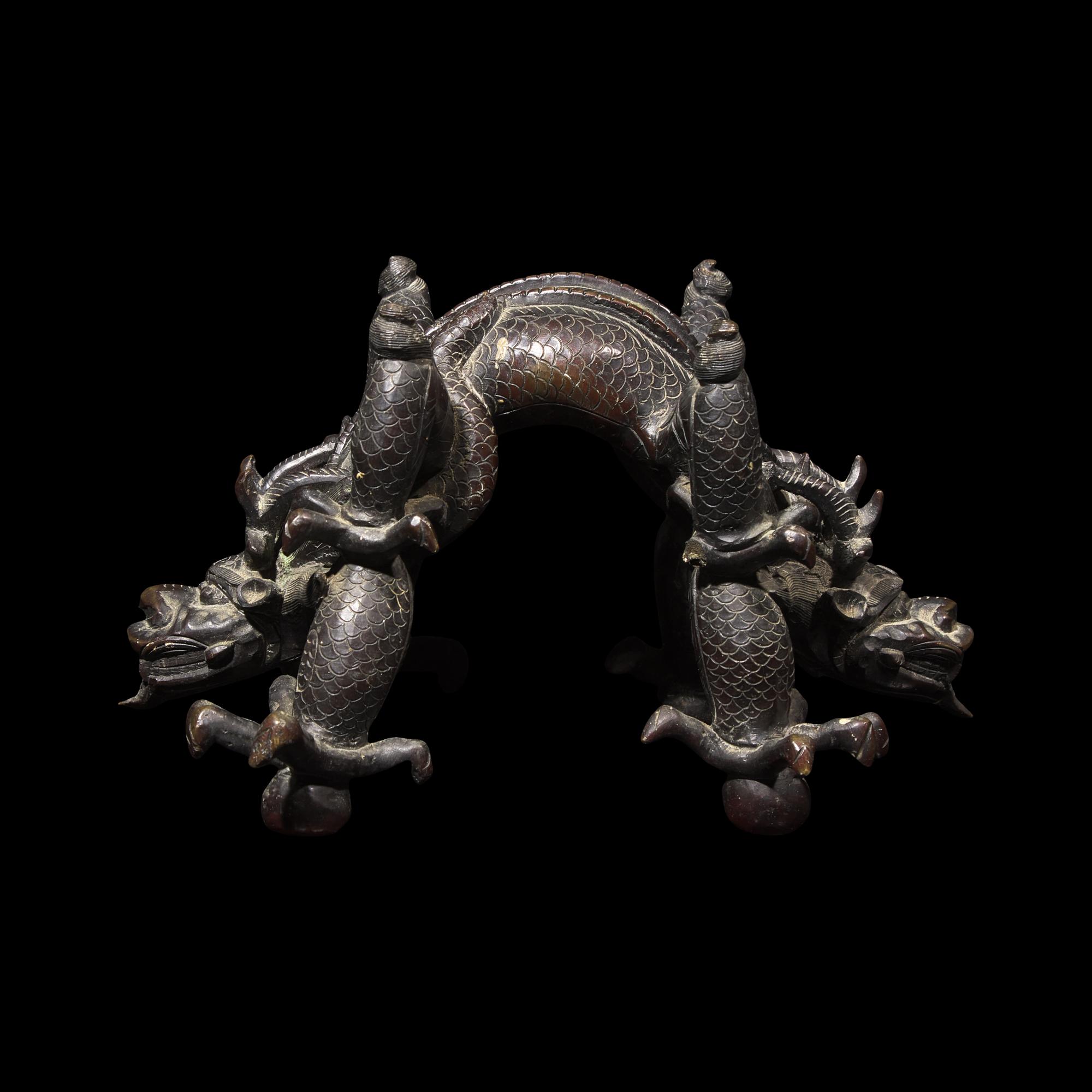A Chinese Patinated Bronze Double Dragon Stand, Late Qing Dynasty 清晚期 青銅龍形座