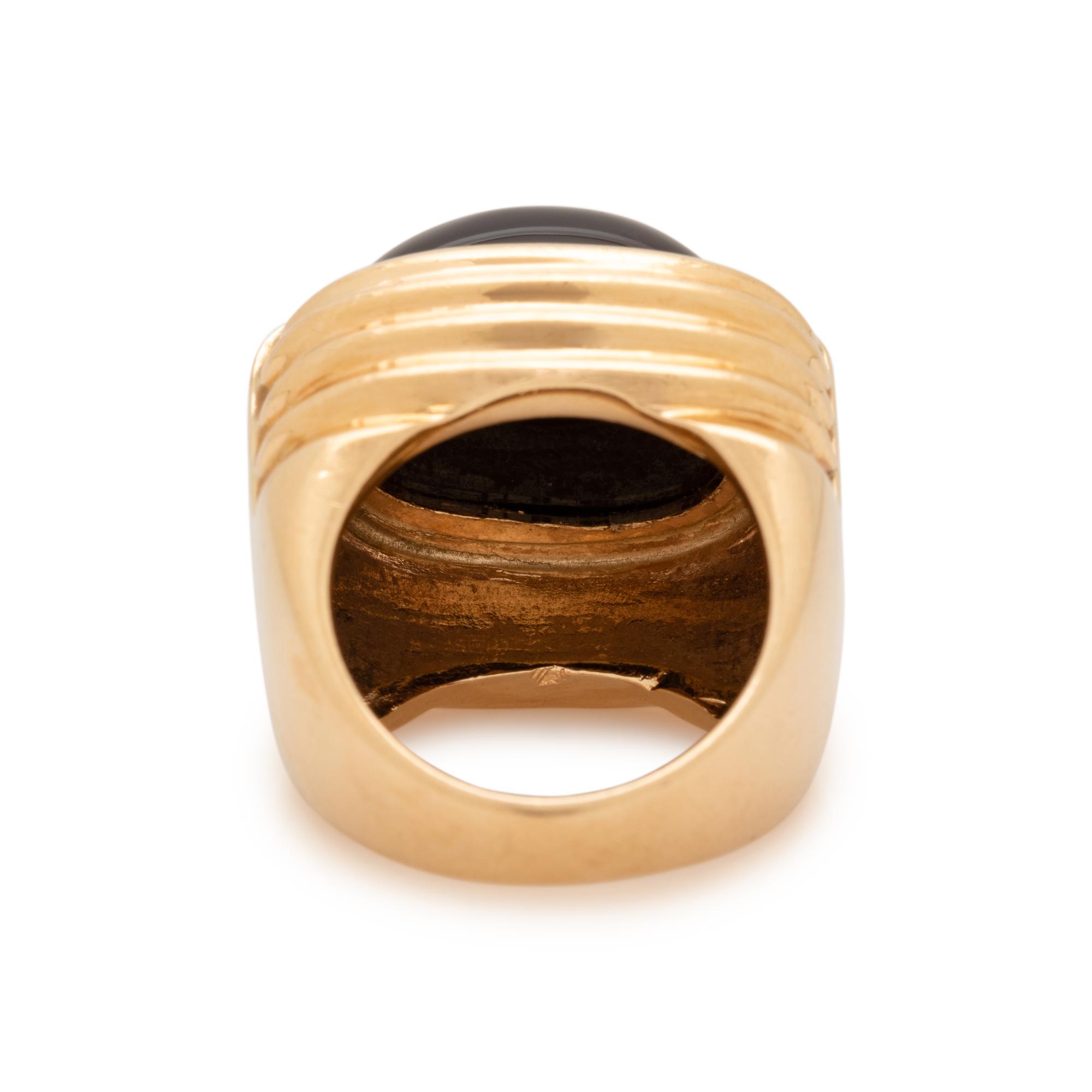 YELLOW GOLD AND ONYX RING