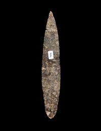 A Neolithic Flint Dagger with Fossil Inclusions