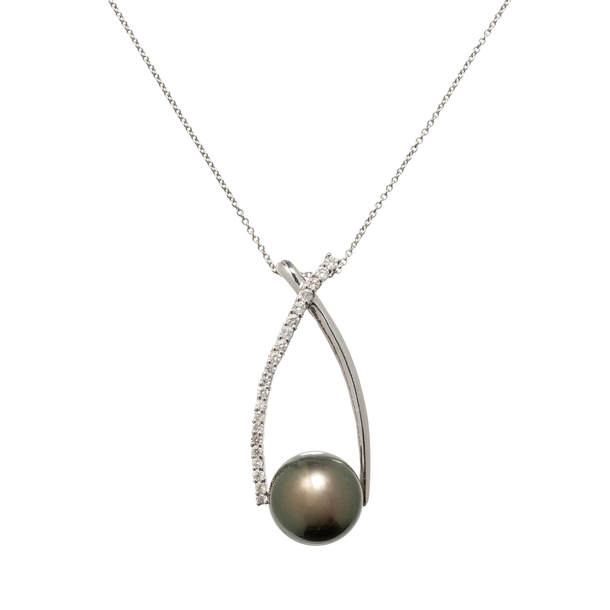 CULTURED TAHITIAN PEARL AND DIAMOND PENDANT/NECKLACE