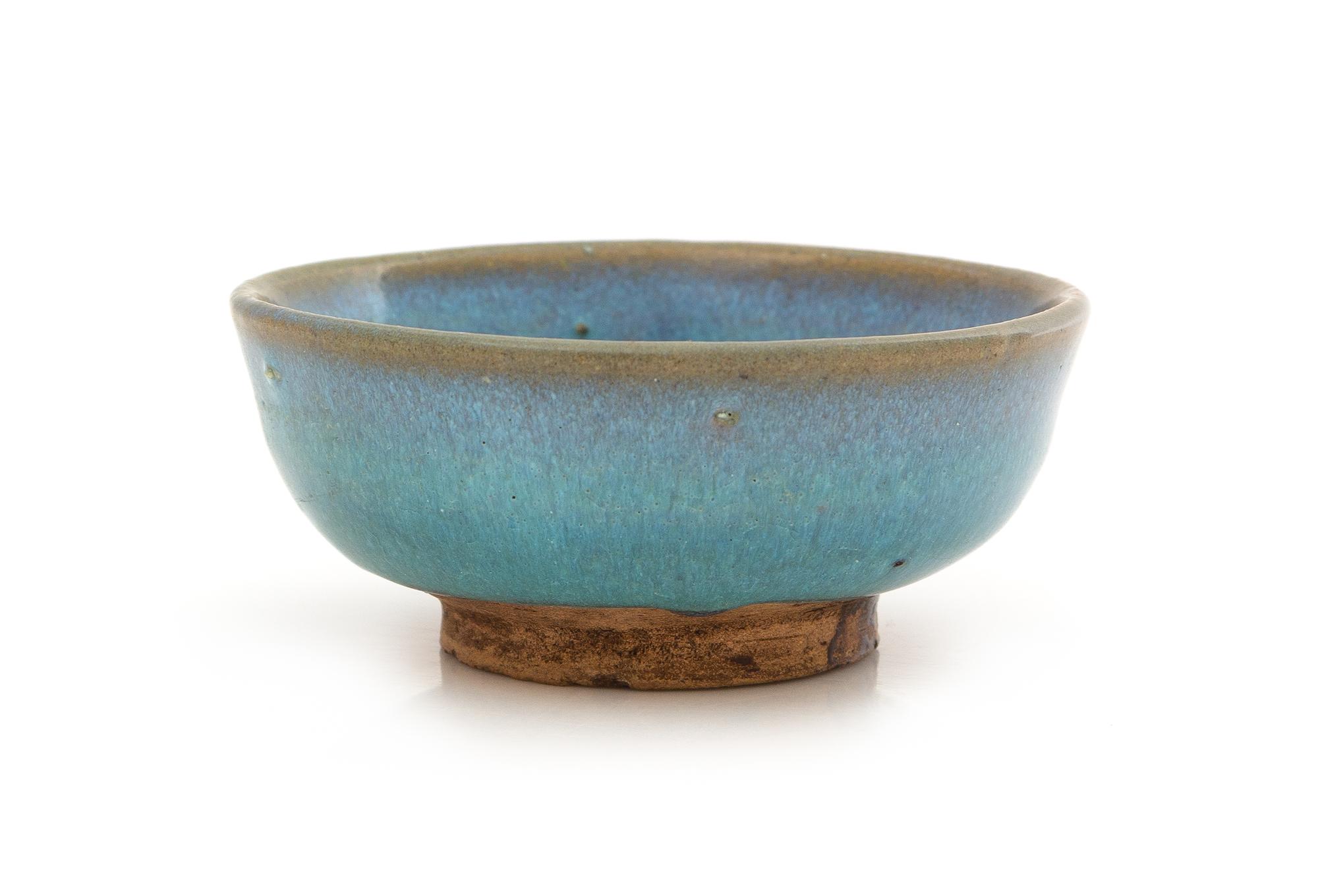 A Chinese Junyao Lavender-Blue Glazed Stoneware Bowl