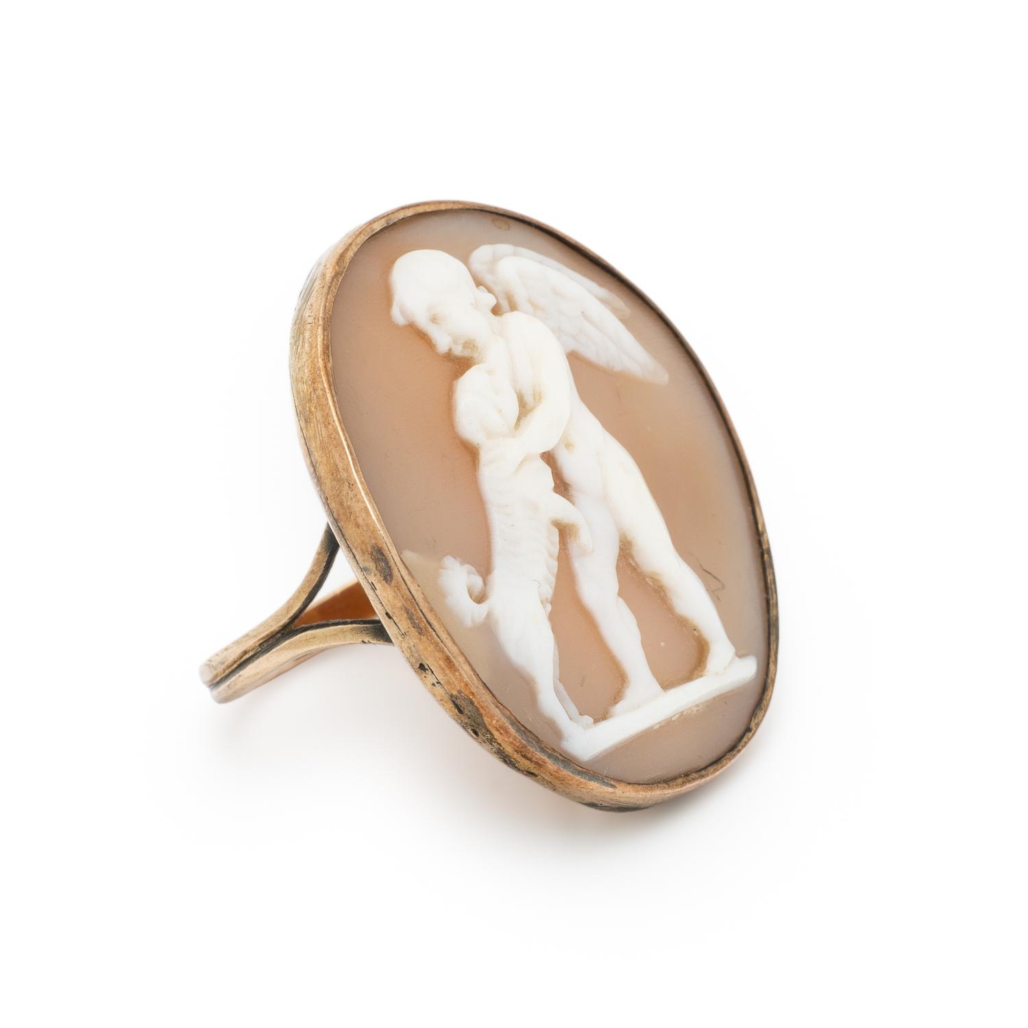 YELLOW GOLD CAMEO RING