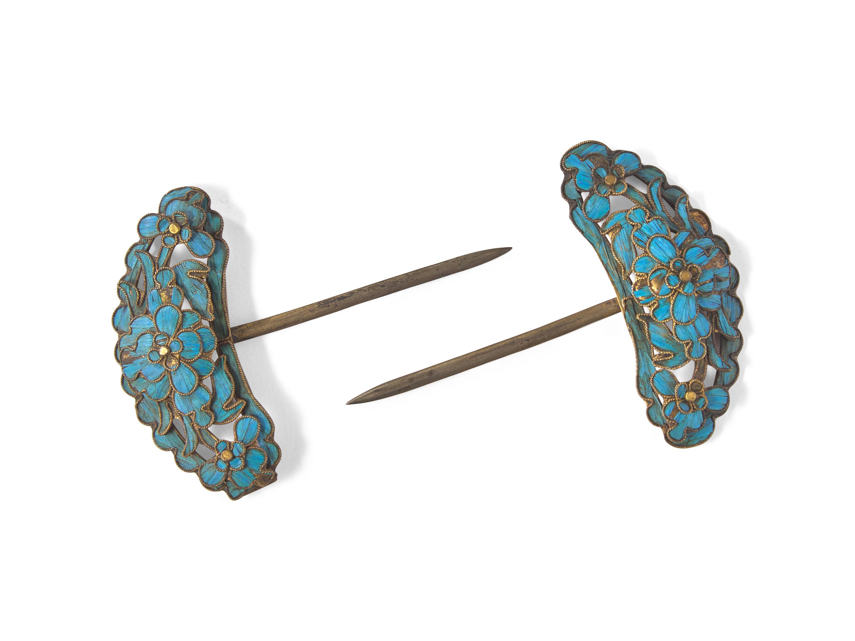 A Pair of Chinese Kingfisher Feather and Metal "Floral" Hair Pins, 19th Century 清晚期 點翠髮簪一對