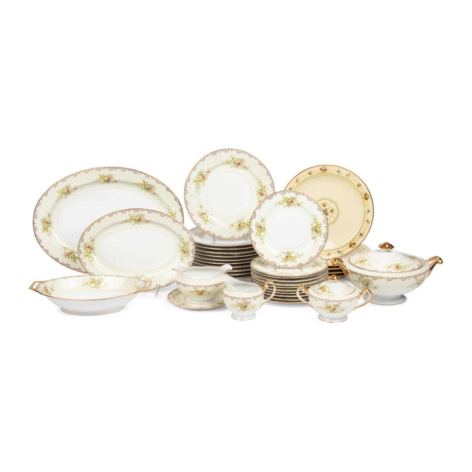 A Mieto Porcelain Dinner Service