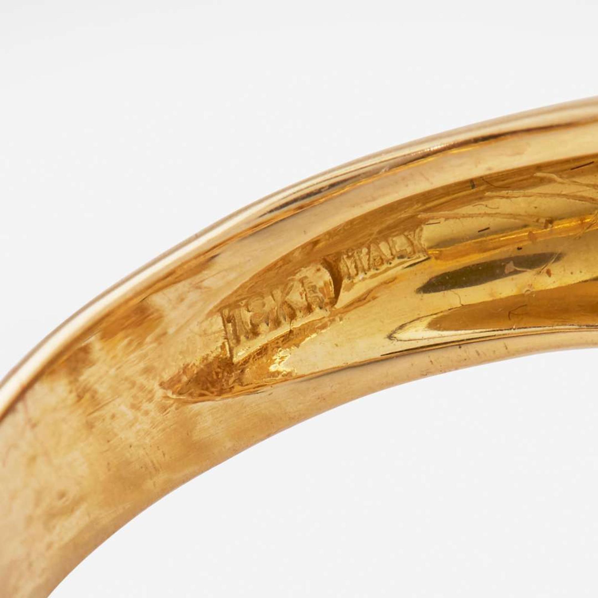 An 18K Yellow Gold and Diamond Ring