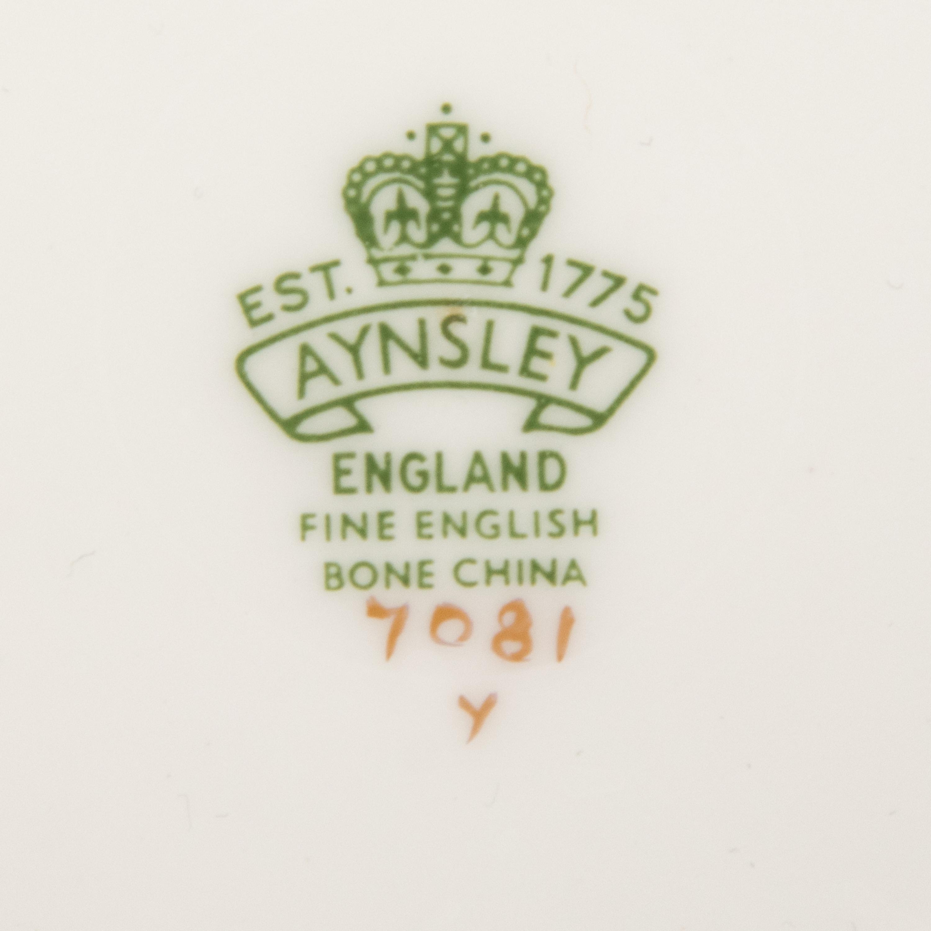 An Aynsley Porcelain Dinner Service