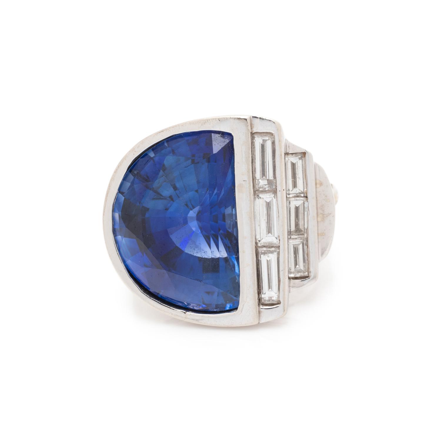 WHITE GOLD, SAPPHIRE AND DIAMOND RING