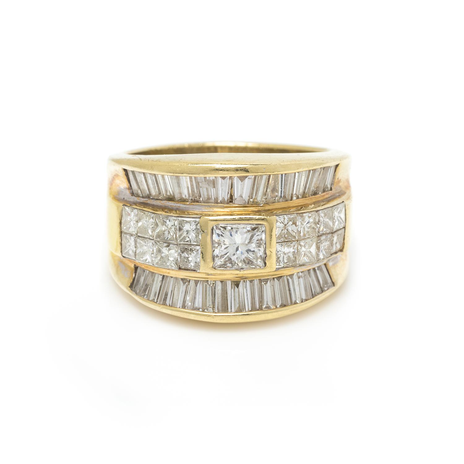 YELLOW GOLD AND DIAMOND RING
