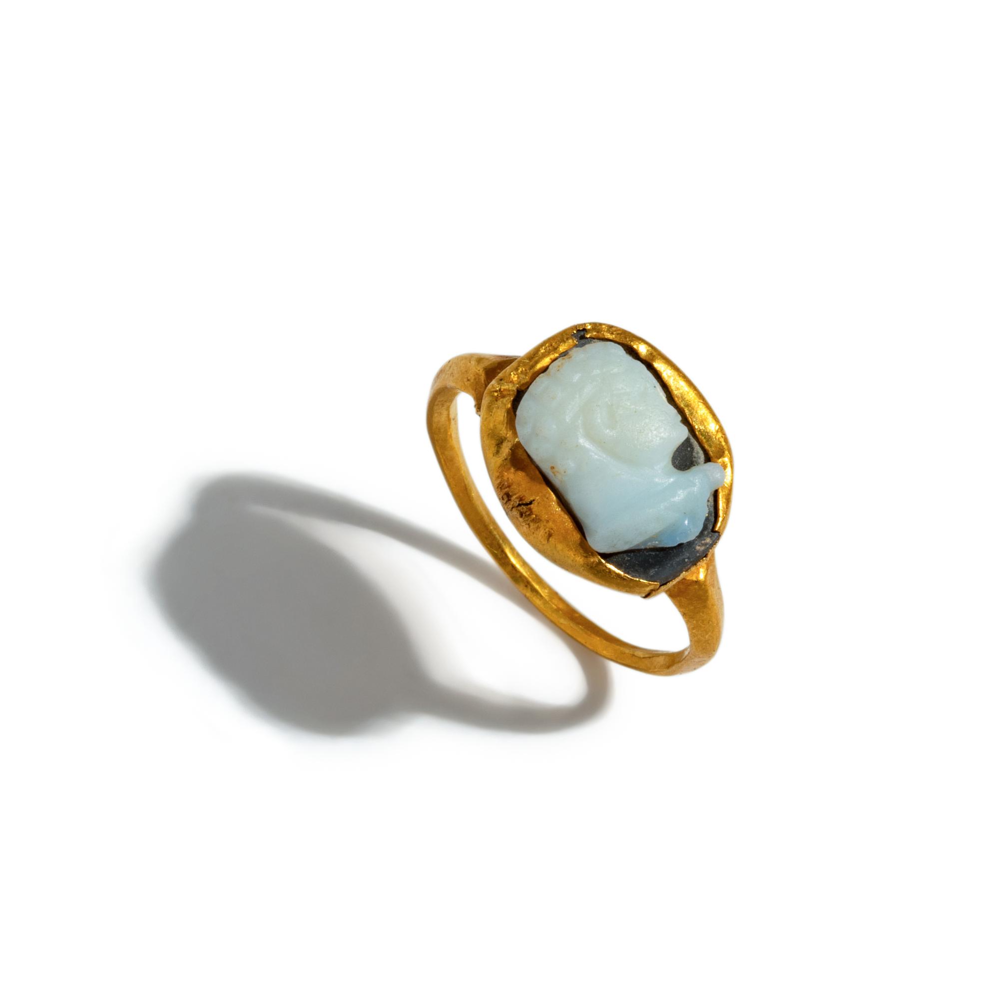 A Roman Gold and Onyx Cameo Finger Ring with the Head of Hercules