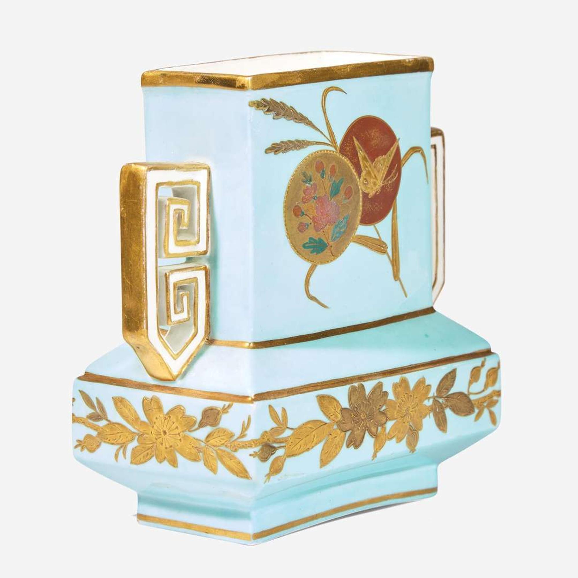 A Wedgwood Bone China Aesthetic Movement Vase UK, 1870s