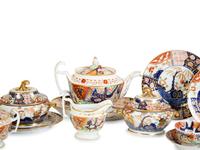 An English Coalport Porcelain Dessert Service in the Imari Palette — 19TH CENTURY