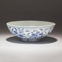 A Rare and Large Chinese Blue and White Porcelain 'Fruit and Flower' Bowl, Xuande Mark and Period — 明宣德 青花折枝瑞果紋大骰子盌