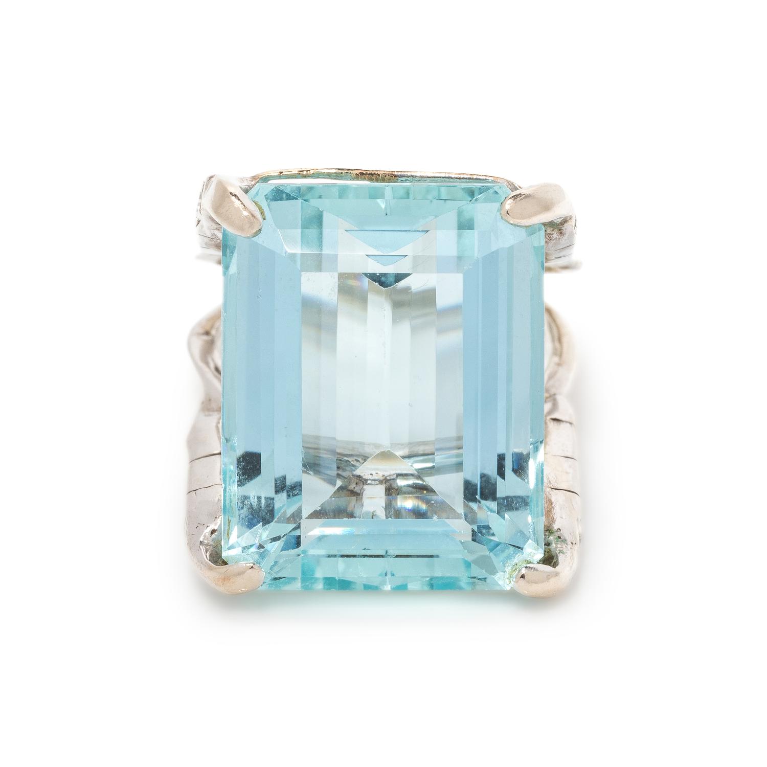 AQUAMARINE AND DIAMOND RING