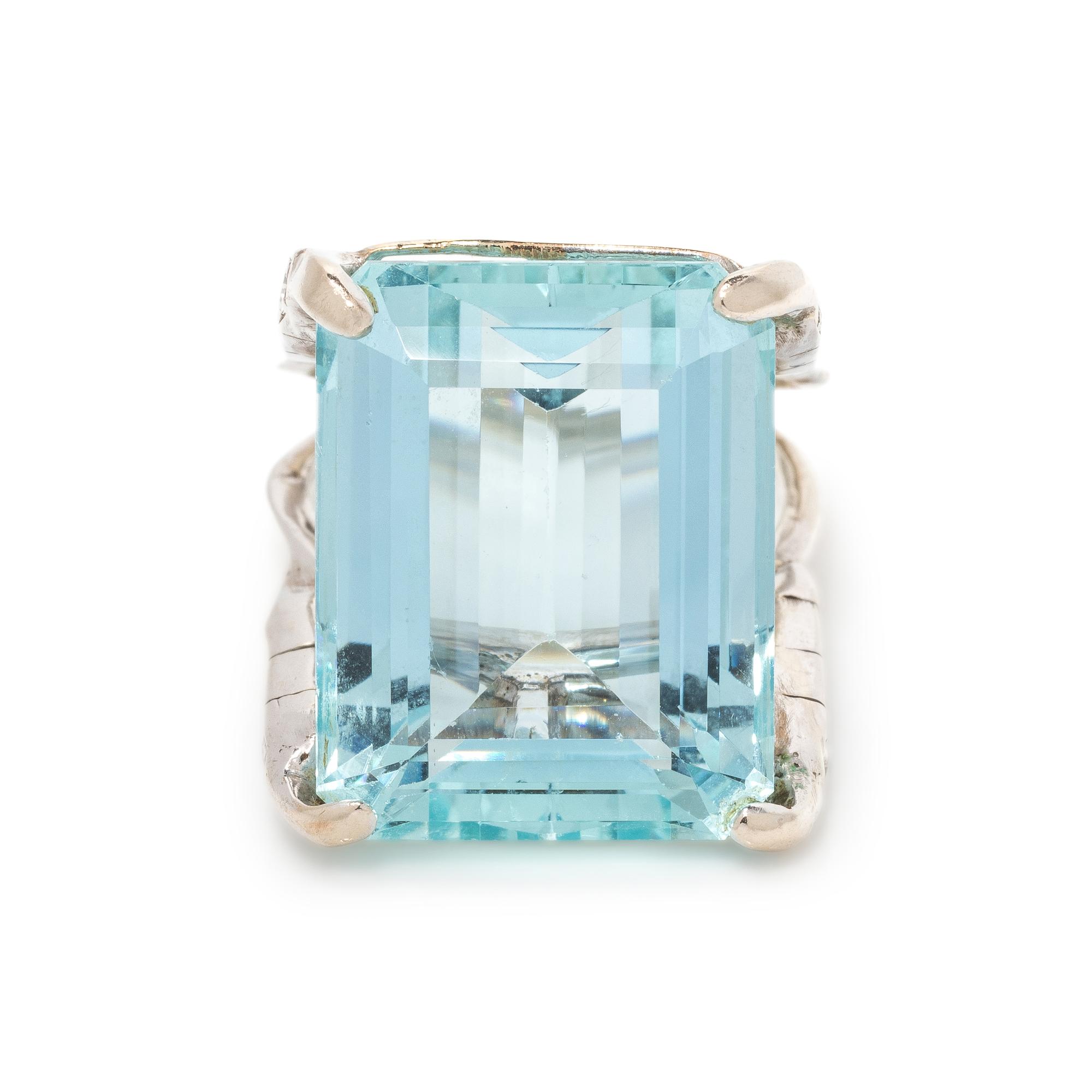 AQUAMARINE AND DIAMOND RING
