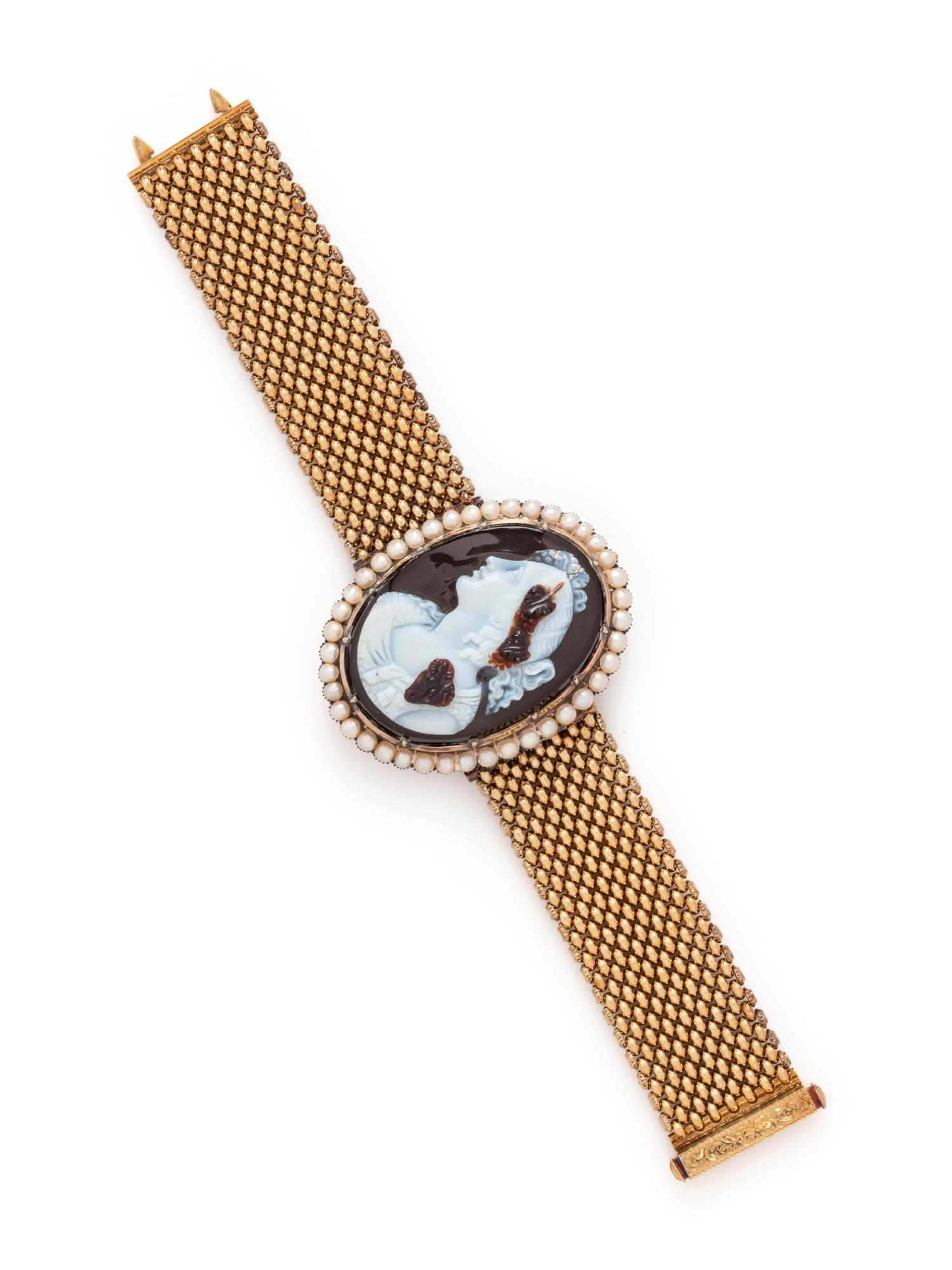 VICTORIAN, YELLOW GOLD, AGATE CAMEO AND PEARL BRACELET