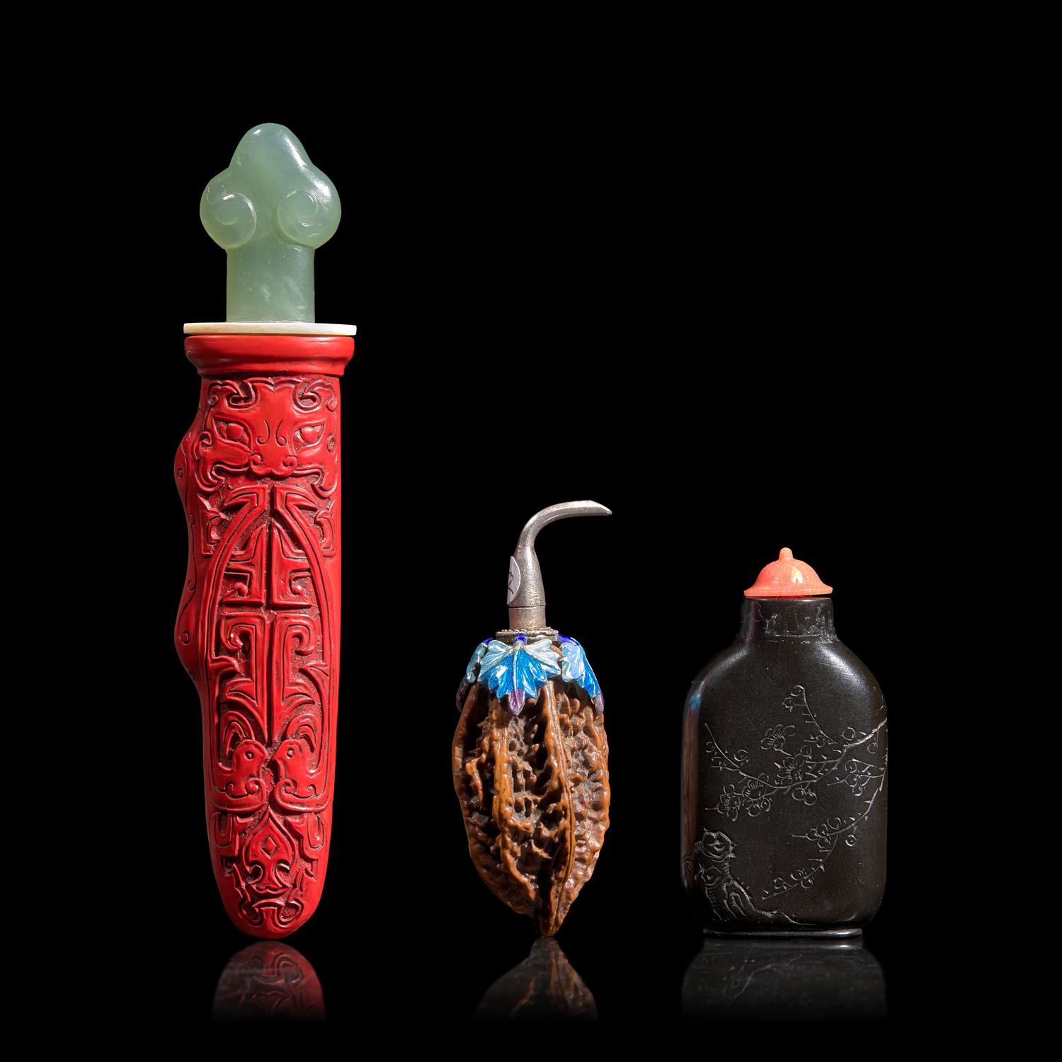 Three Chinese Snuff Bottles, 19th-Early 20th Century 晚清民國 鼻煙壺三件