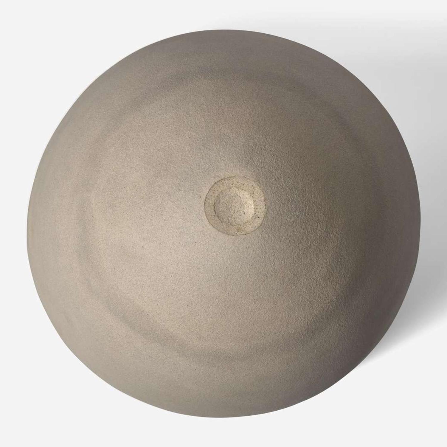 Jennifer Lee (British, b. 1956) "Pale bowl with grey/green speckled band", UK, 1986