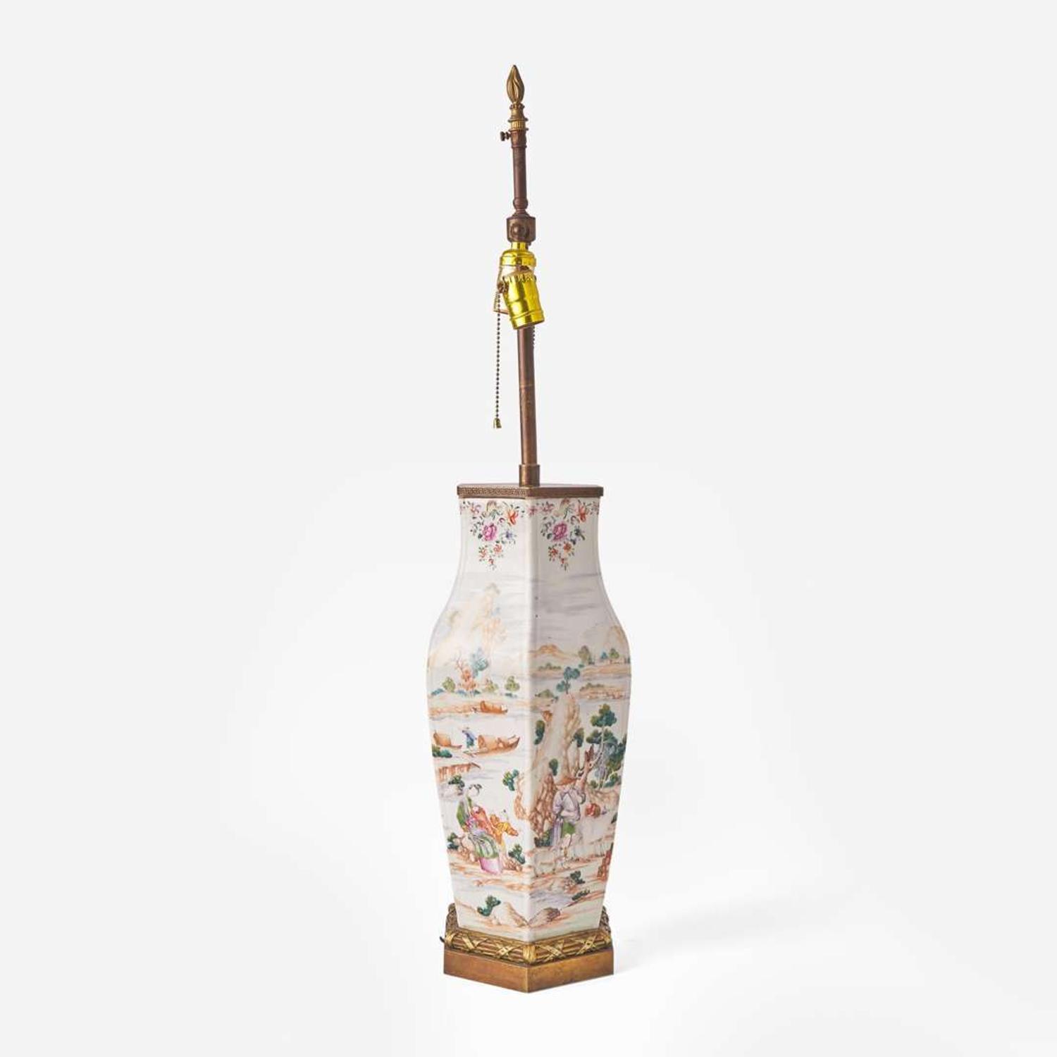 A finely-decorated Chinese export porcelain hexagonal vase 外銷瓷六方瓶 Qianlong period ? ??