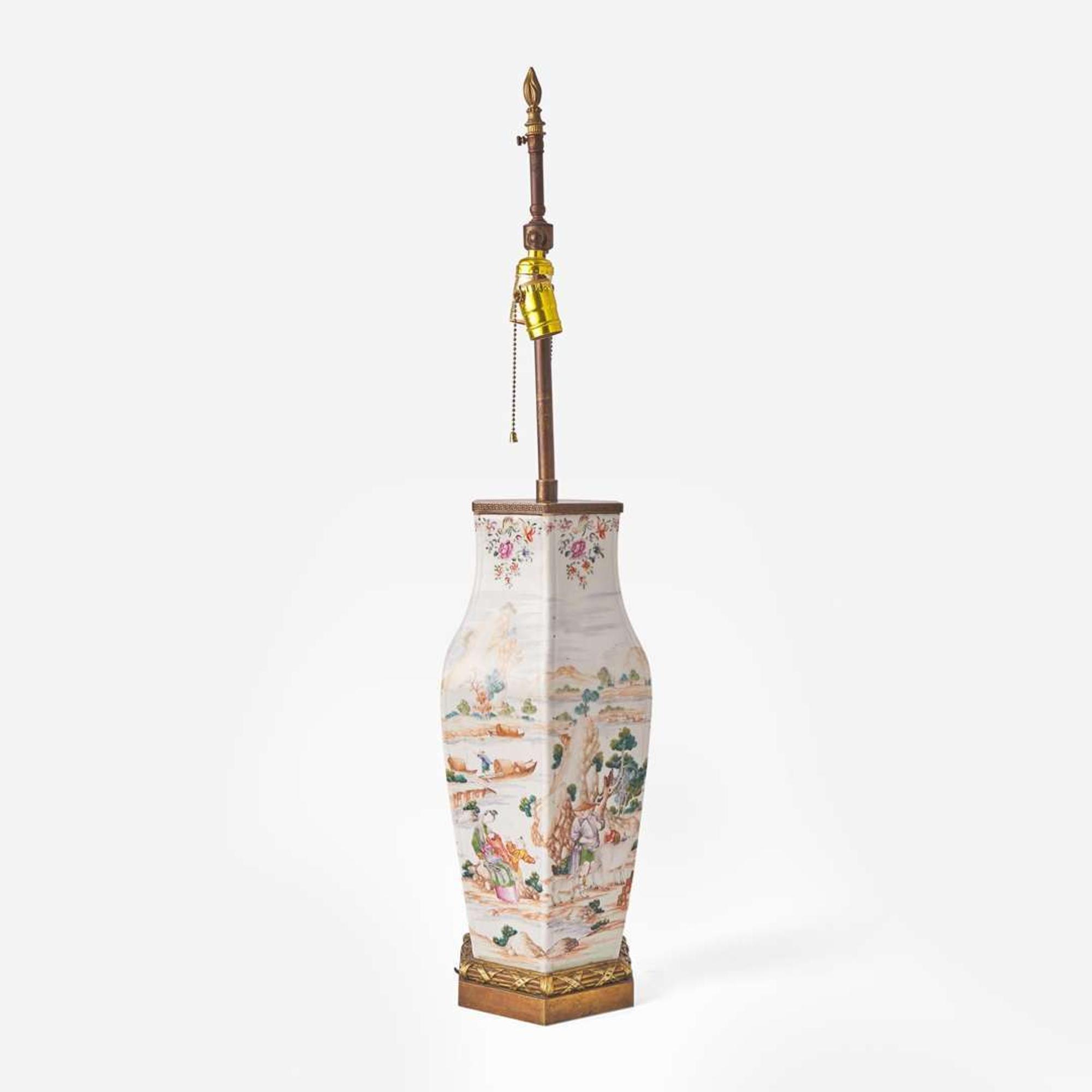 A finely-decorated Chinese export porcelain hexagonal vase 外銷瓷六方瓶 Qianlong period ? ??