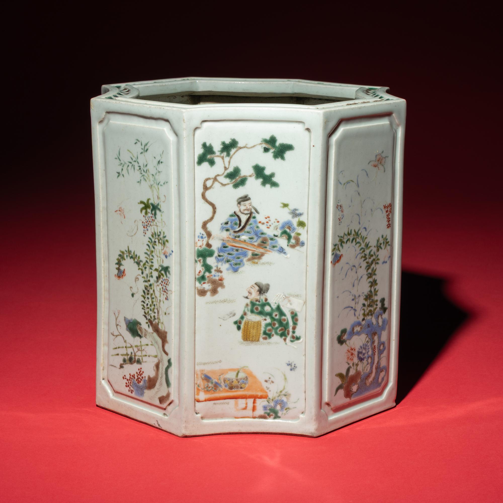 A Large Famille Rose 'Figures' Octagonal Porcelain Brushpot, 19th Century — 清晚期 粉彩八仙圖八方大筆筒
