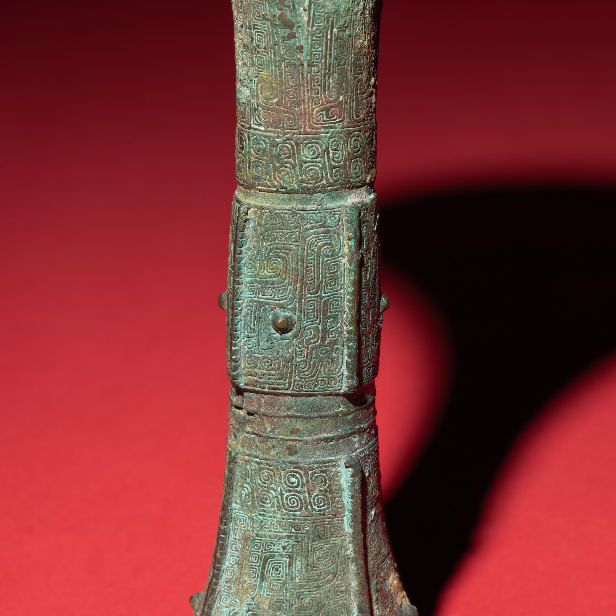 A Chinese Archaic Bronze Gu Vessel, Shang Dynasty — 商 青銅觚
