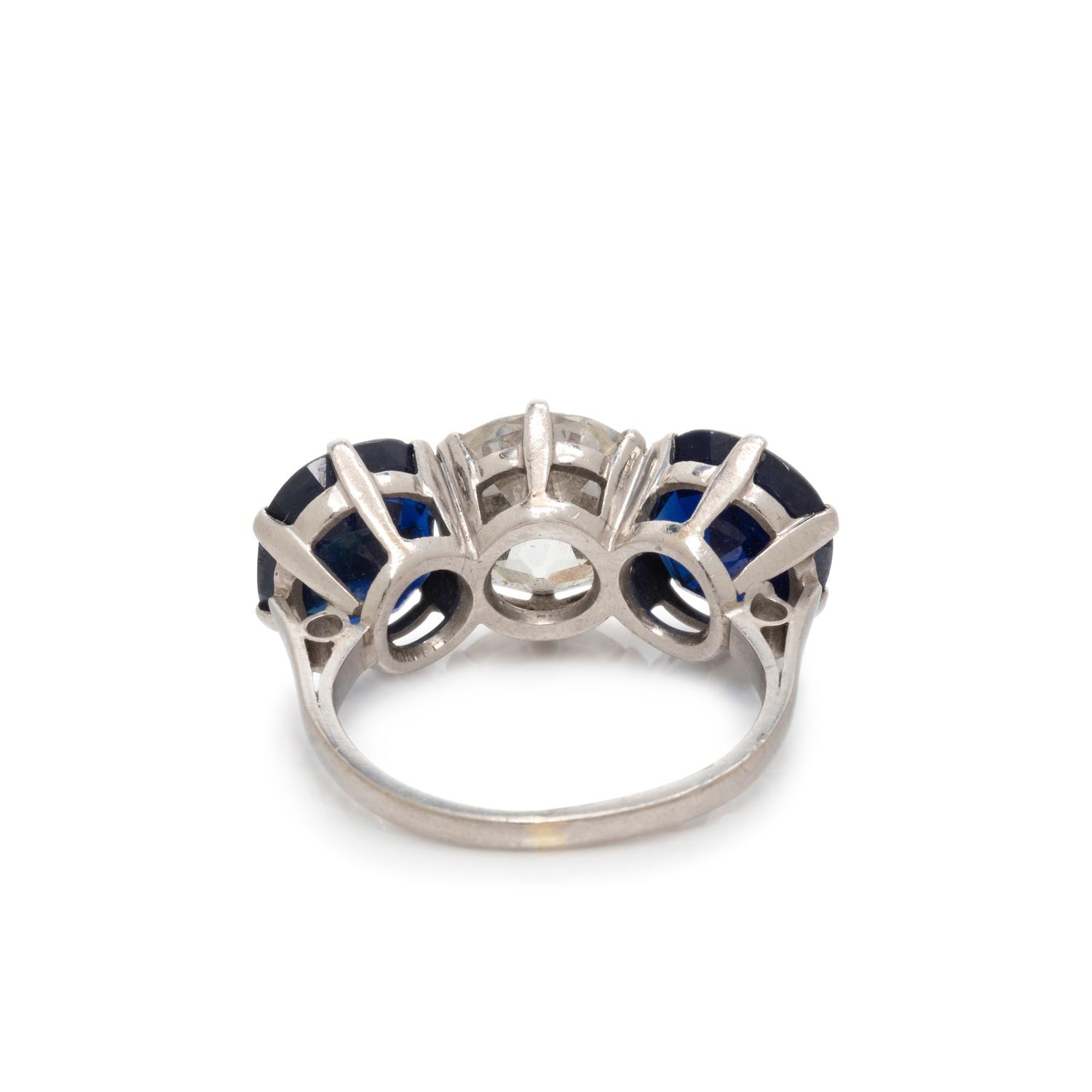 DIAMOND AND SAPPHIRE RING
