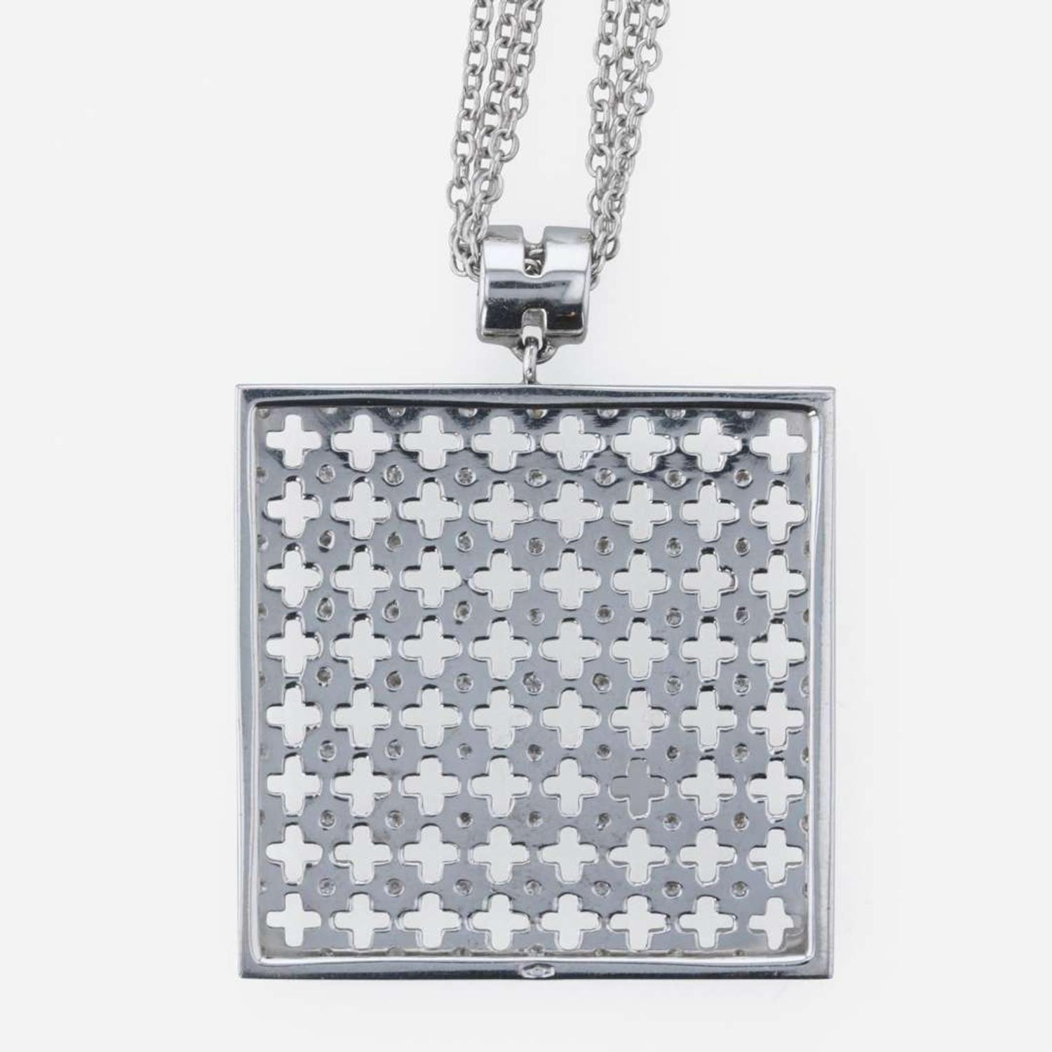 A contemporary 18K white gold and diamond necklace
