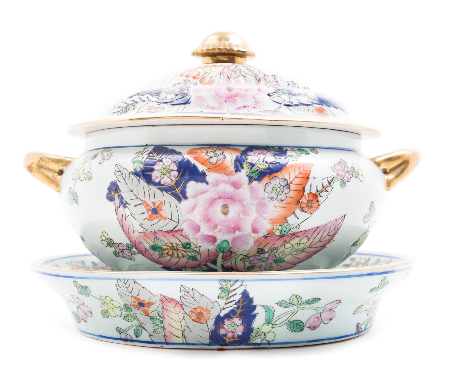 A Chinese Porcelain Tureen and Tray Width of tureen 14 1/2 inches. — LATE 20TH CENTURY