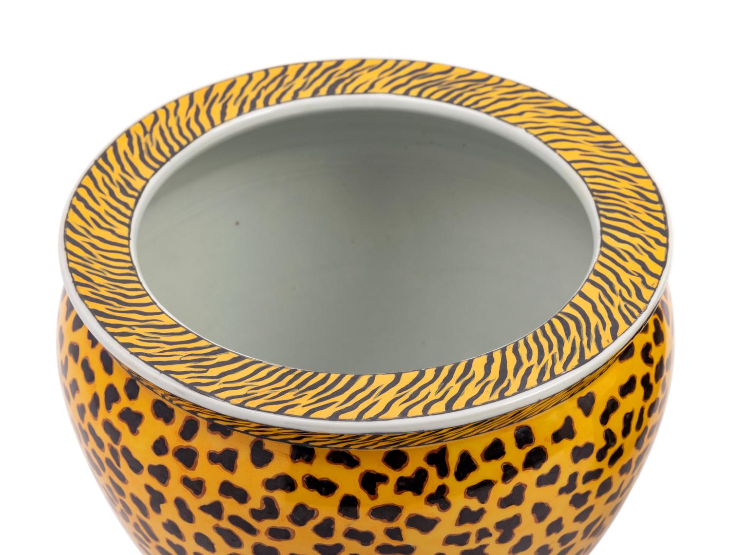 A Pair of Chinese Export Porcelain Animal Pattern Jardinières
