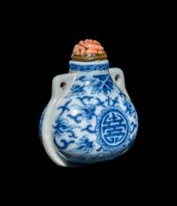 A Chinese Blue and White Porcelain Pouch-Form Snuff Bottle