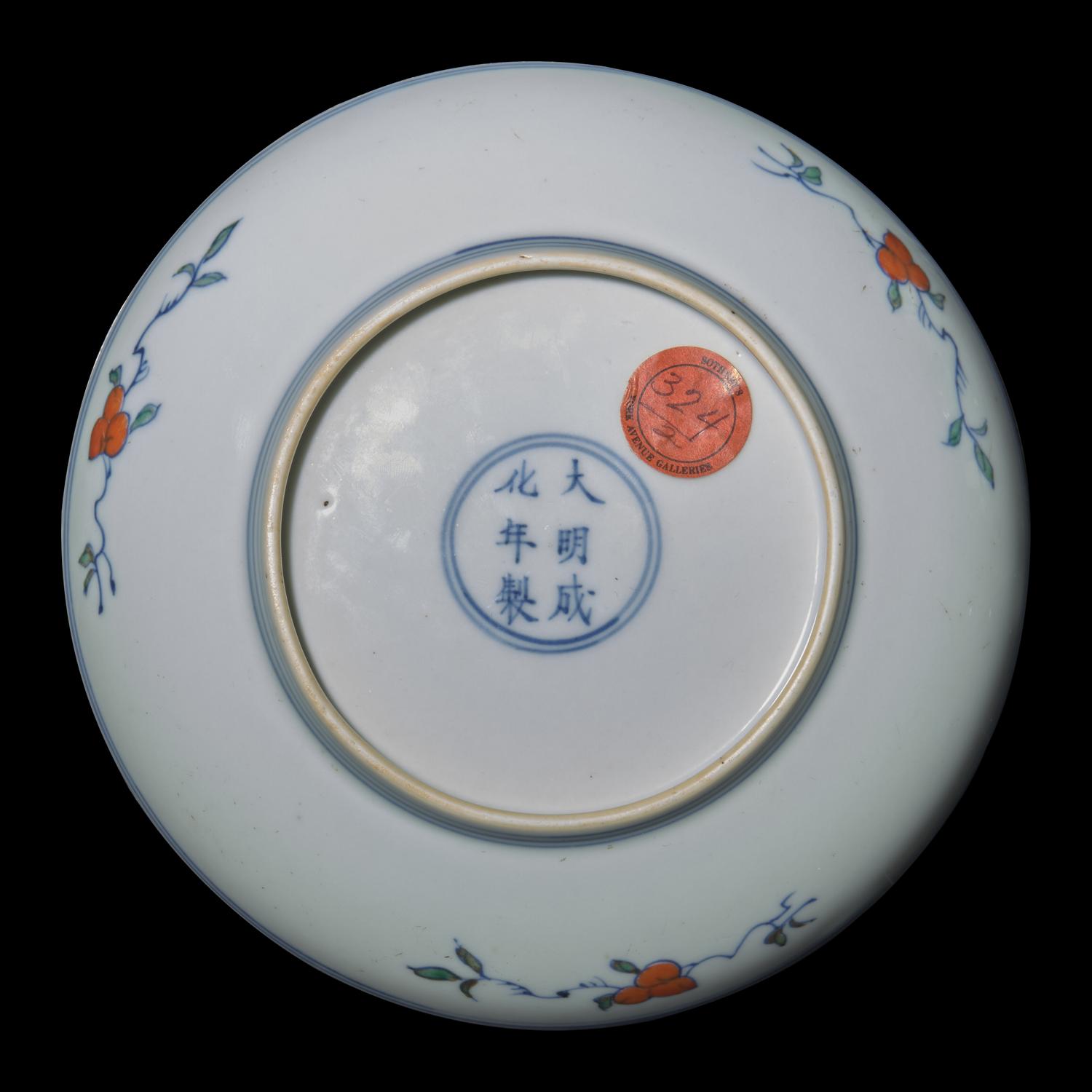 A Chinese Doucai Porcelain 'Grape' Dish, 18th/19th Century 清中晚期 斗彩葡萄紋盤
