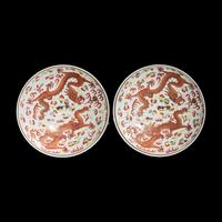 A Pair of Chinese Iron Red and Famille Rose 'Dragon' Warming Bowls and Covers, 19th-20th Century 晚清-民國 礬紅彩雙龍戲珠粥罐一對