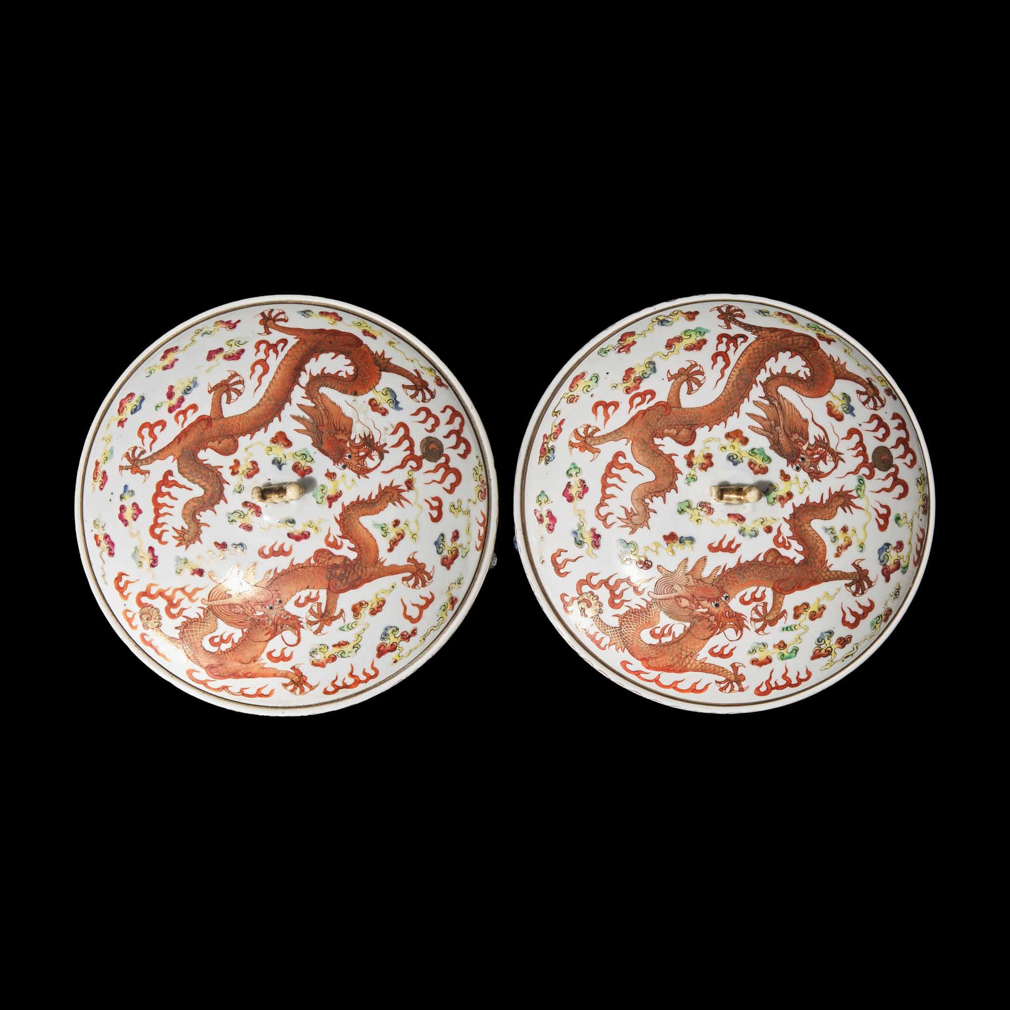 A Pair of Chinese Iron Red and Famille Rose 'Dragon' Warming Bowls and Covers, 19th-20th Century 晚清-民國 礬紅彩雙龍戲珠粥罐一對