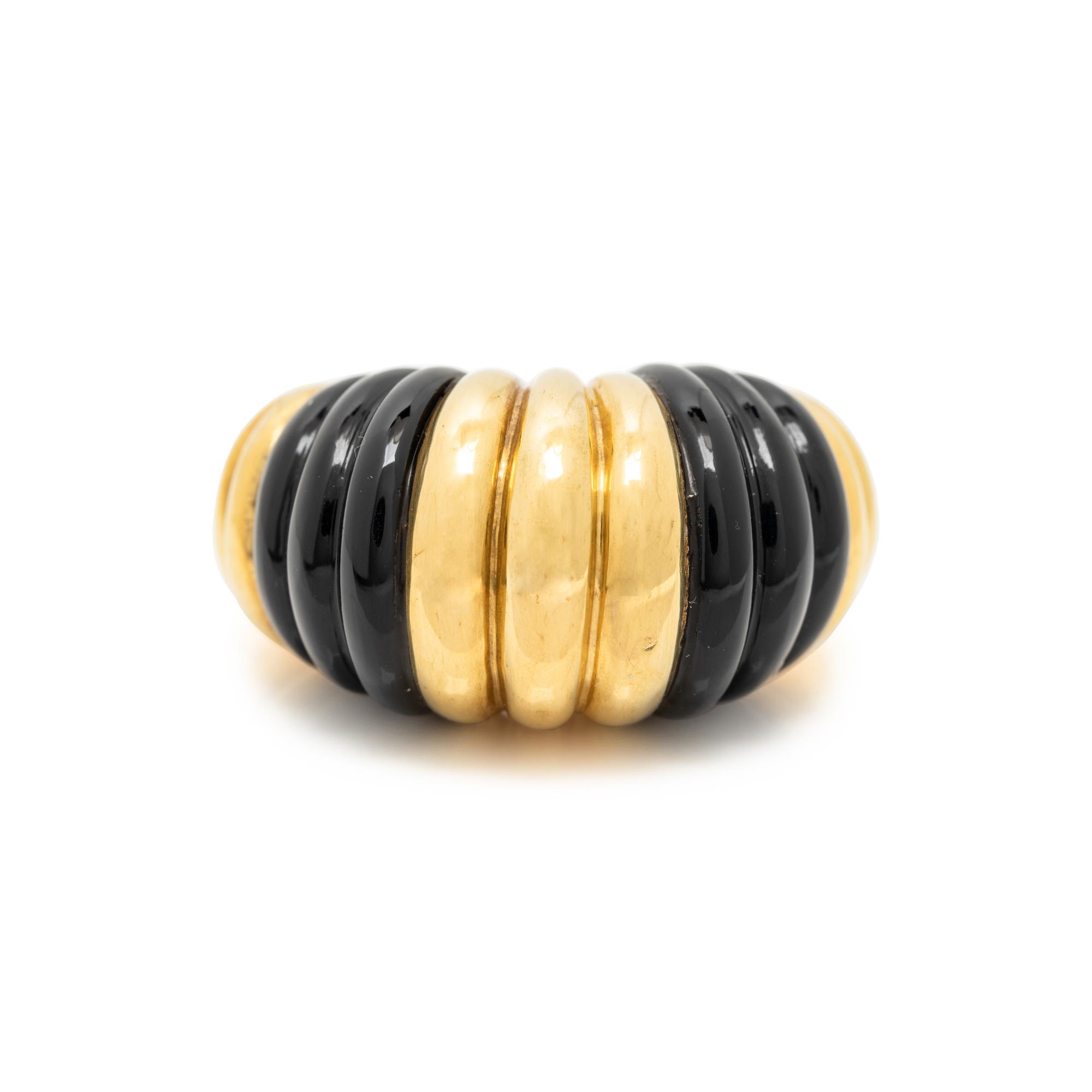 ROBERT ALTMAN, YELLOW GOLD AND BLACK ONYX RING