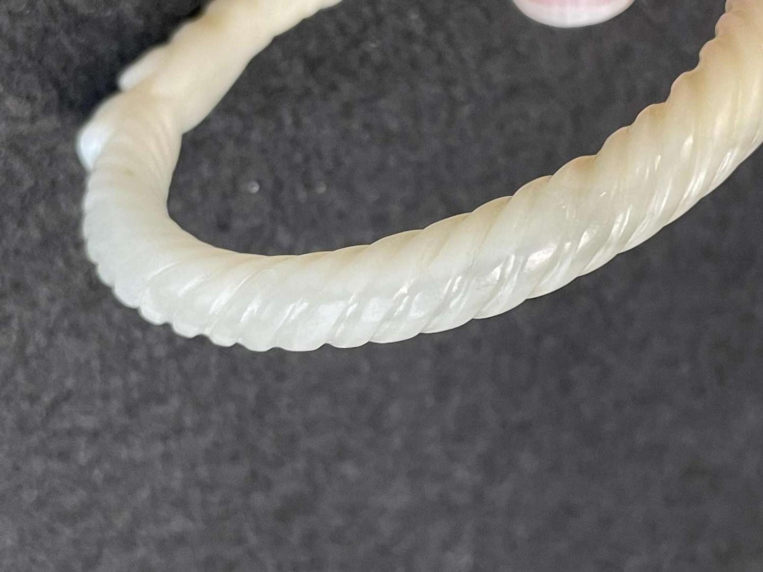 A Chinese white jade bangle 白玉手镯 Mid to late Qing dynasty ????
