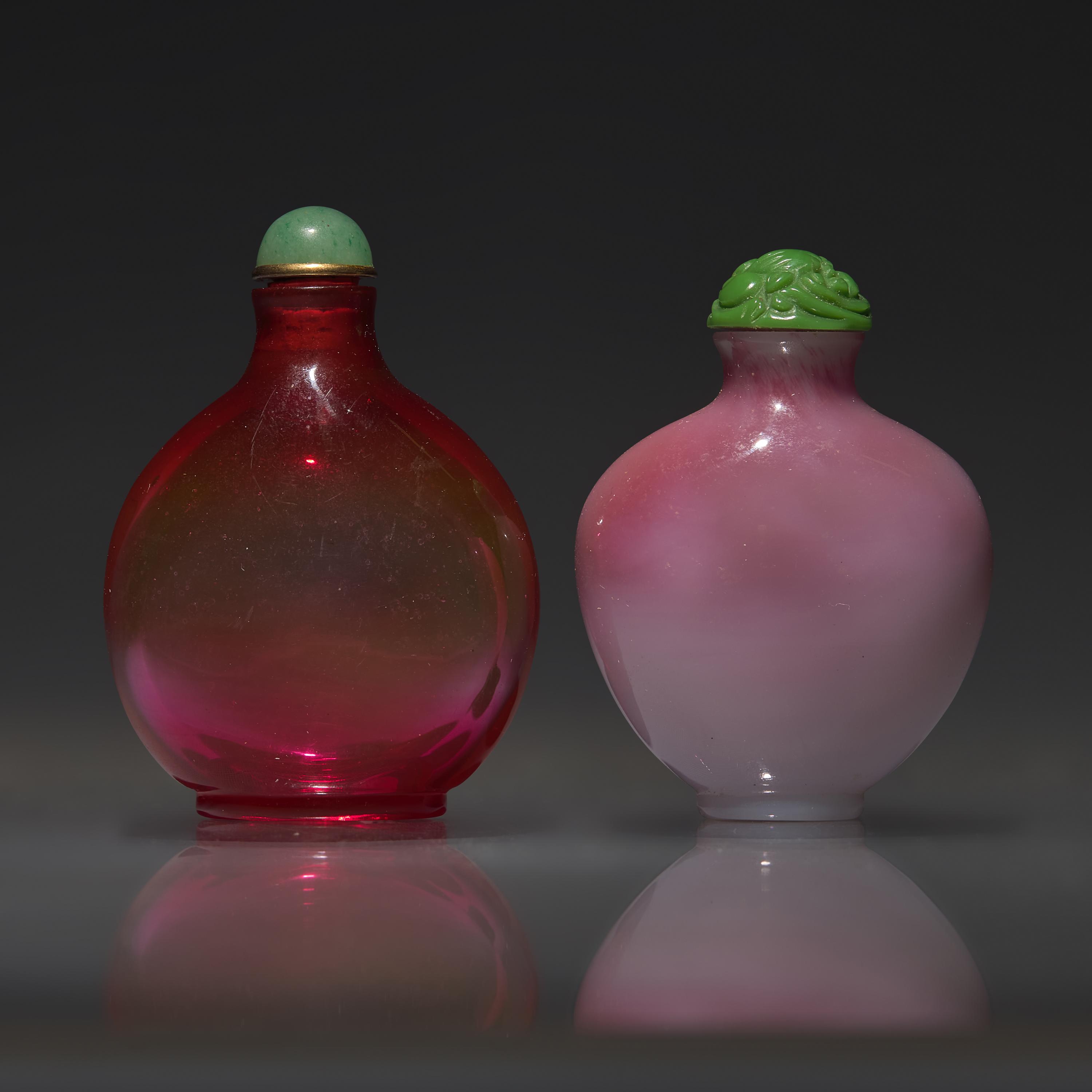 Two Chinese Glass Snuff Bottles, Qing Dynasty, 18th Century — 清中期 寶石紅料及粉紅夾白料素面鼻煙壺兩支