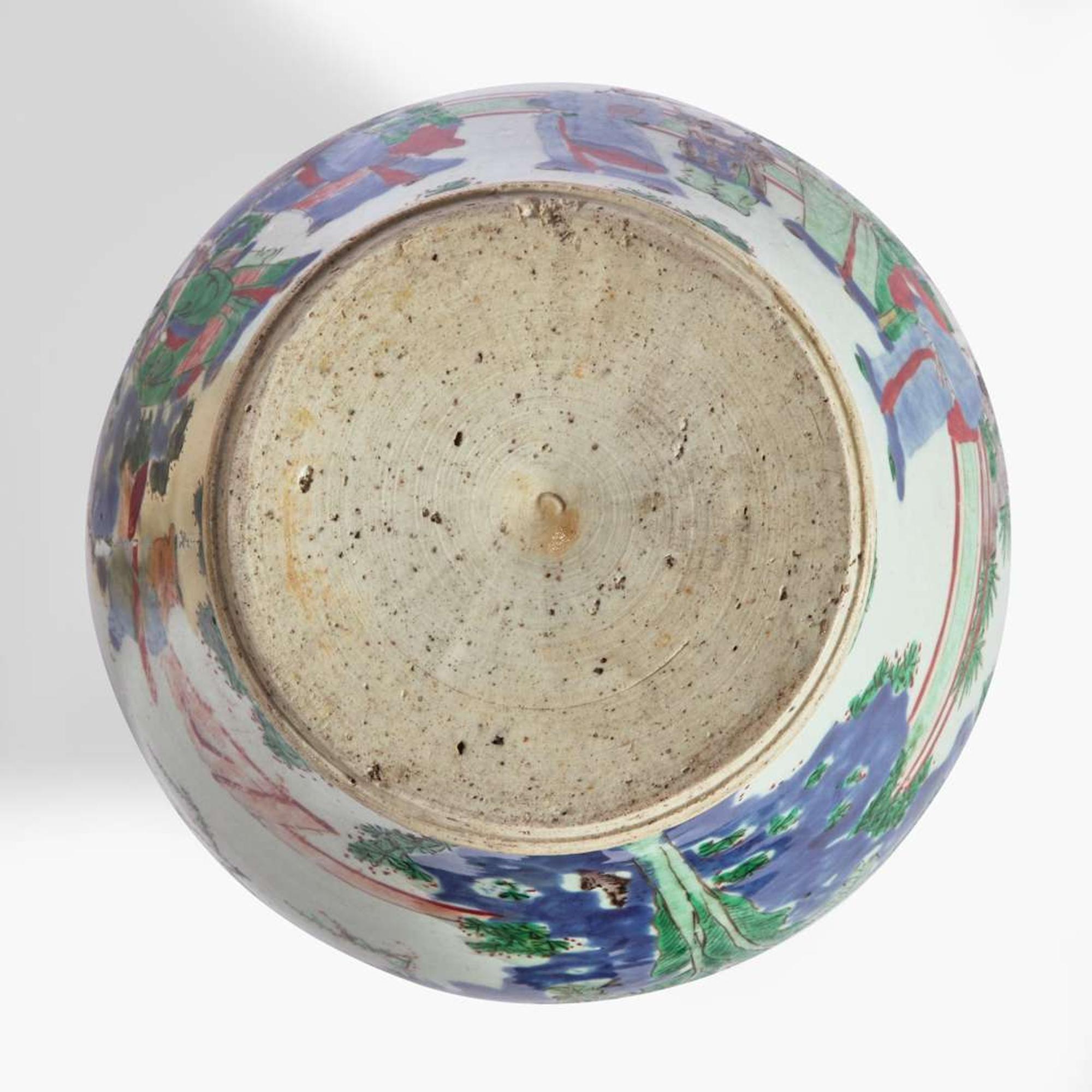 A Chinese wucai-decorated porcelain jar and cover 五彩盖罐 17th century ????