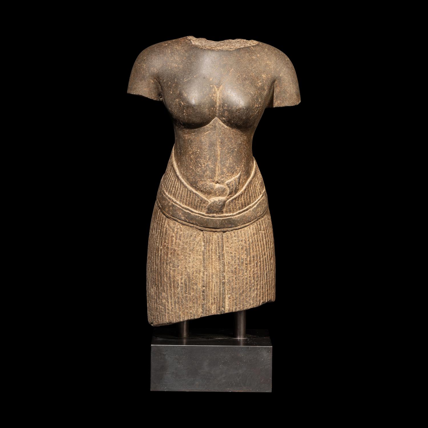 A Khmer Grey Sandstone Torso of Uma, Baphuon Period, 11th Century 十一世紀 吳哥窟 巴普昂寺灰砂岩女神像