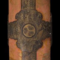 An unusual Japanese gilt, patinated and engraved metal-mounted cylindrical container 日本加漆鎏金圆筒 Edo/early Meiji period ?????