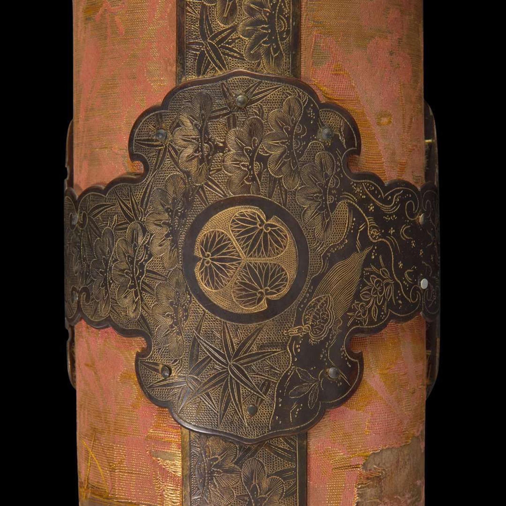 An unusual Japanese gilt, patinated and engraved metal-mounted cylindrical container 日本加漆鎏金圆筒 Edo/early Meiji period ?????