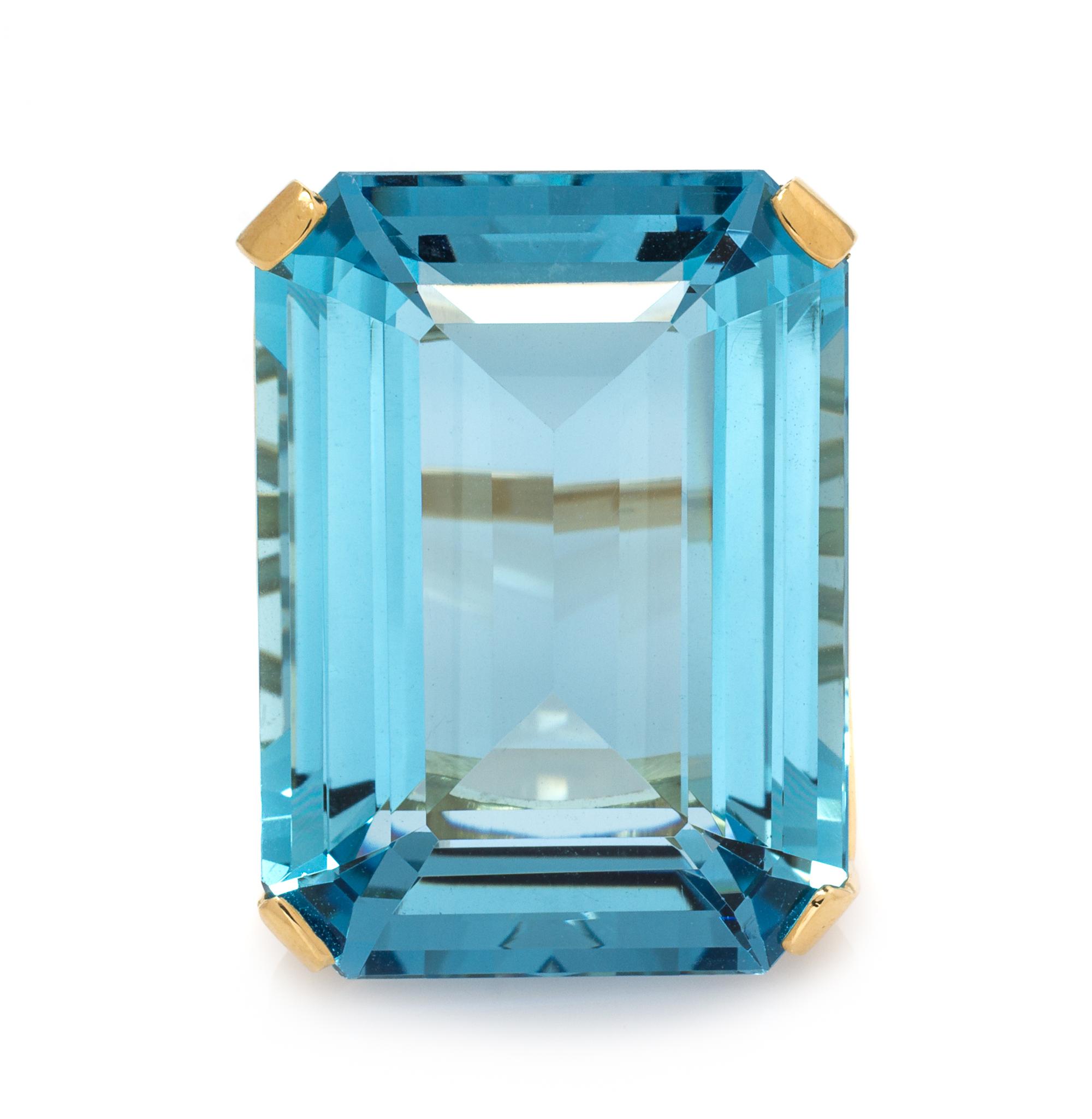 A Yellow Gold and Aquamarine Ring, 14.10 dwts.
