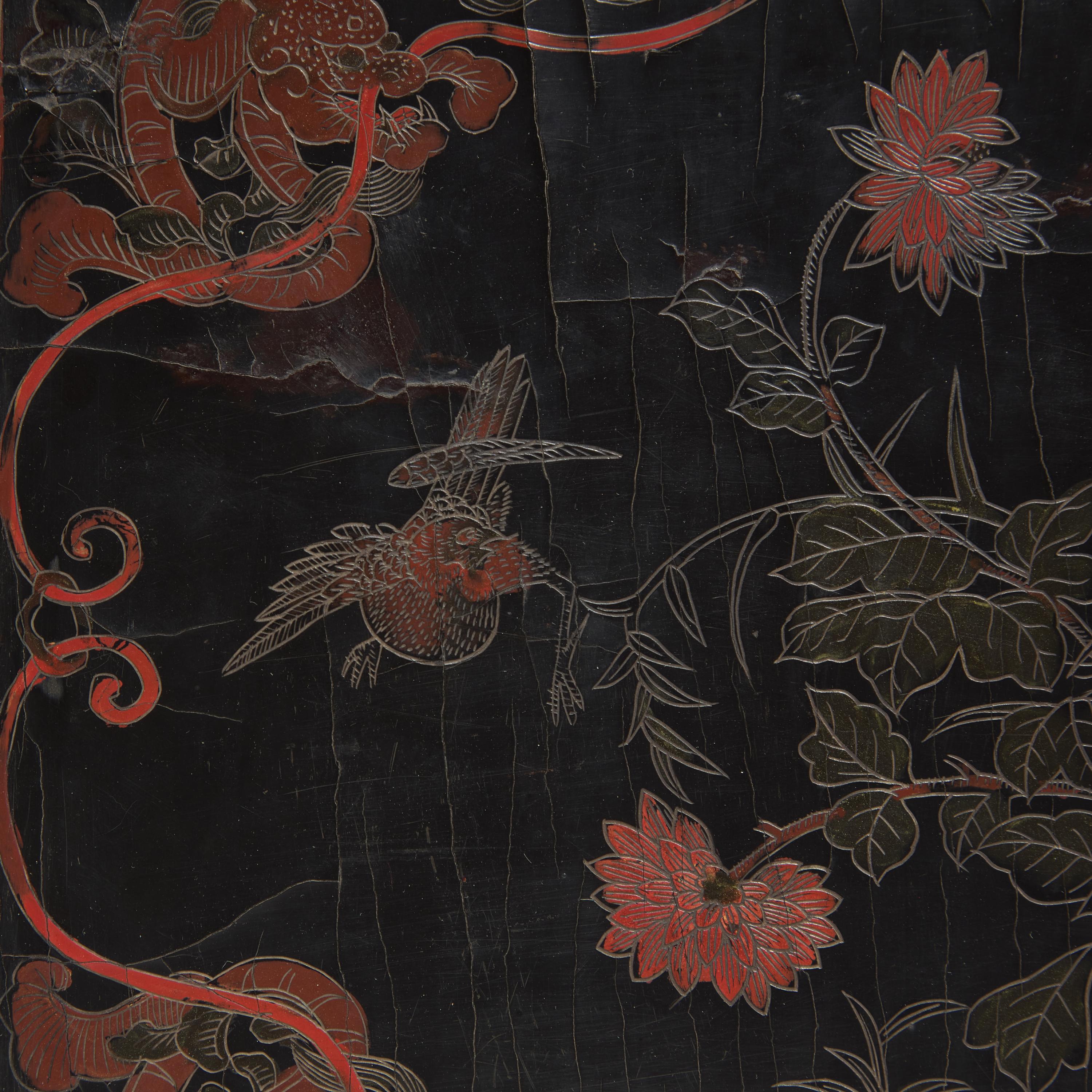 A Chinese Qiangjin and Tianqi Lacquer Rectangular Tray, 19th Century 清中期 戧金填漆花鳥圖長方盤
