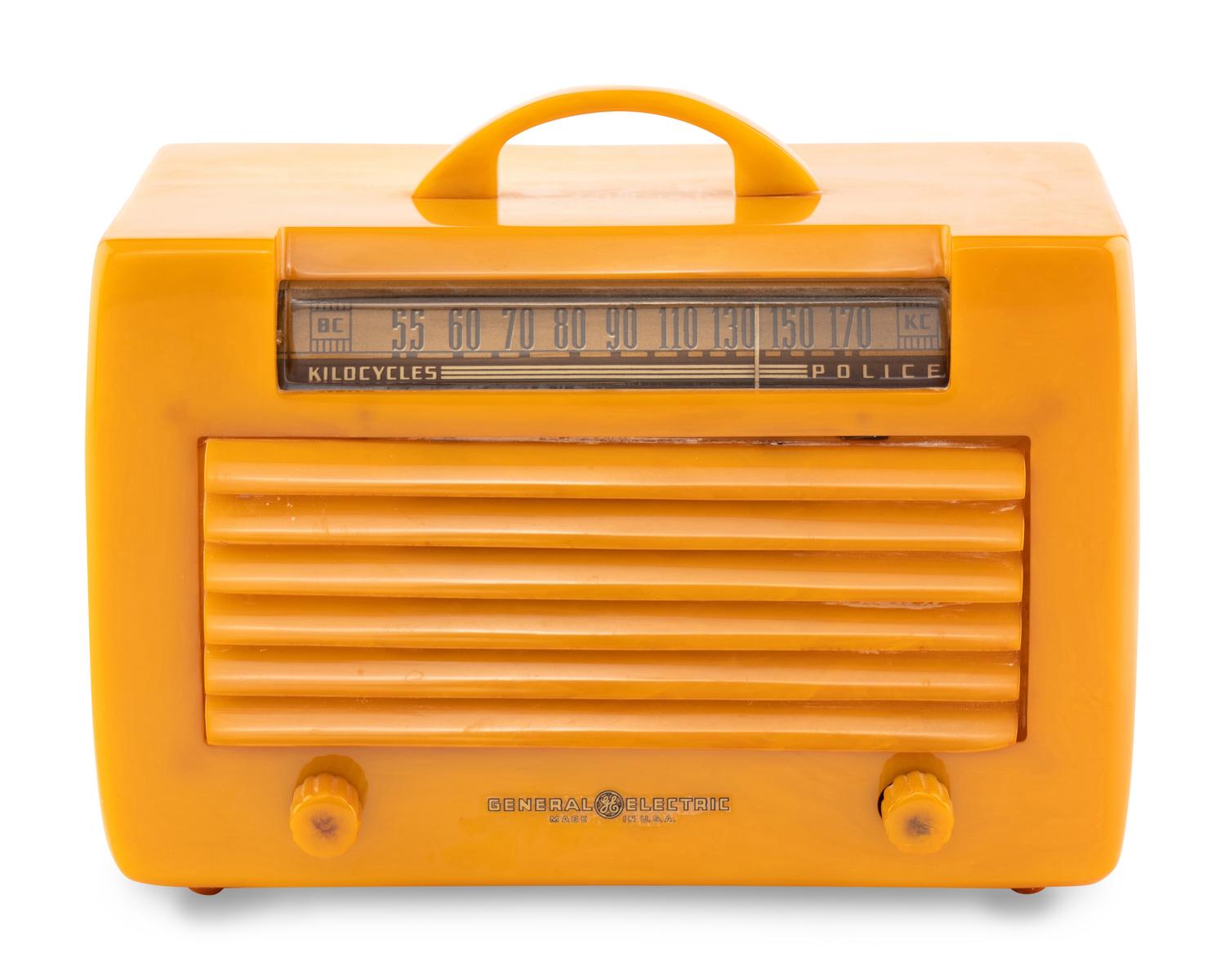 A General Electric L570 Radio