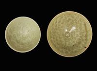 Two Vietnamese celadon-glazed bowls, Ly to Tran dynasties, 11th-15th century 越南青瓷盌兩件 李朝至陳朝 十一至十五世紀