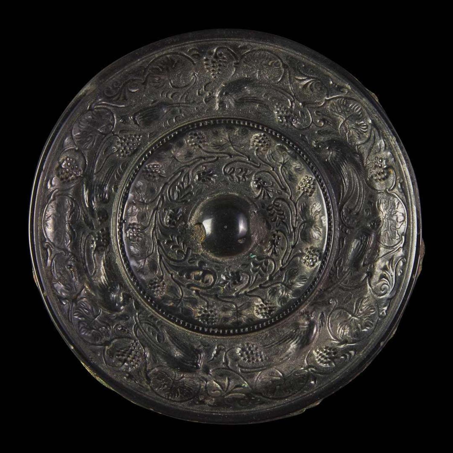 A Chinese bronze "Birds and Grapes" circular mirror 飞鸟葡萄纹铜镜一面 Tang dynasty ?