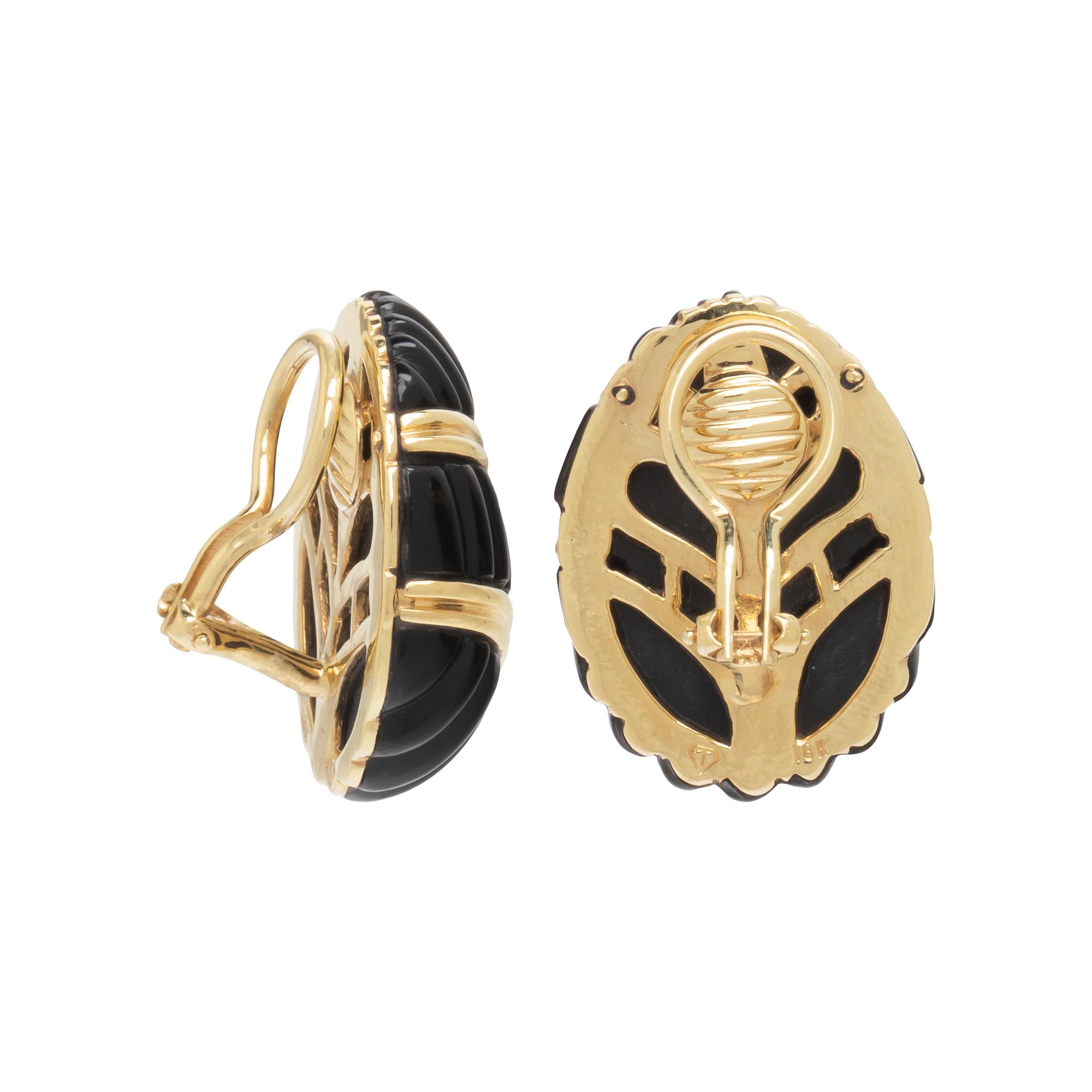 BLACK CORAL AND YELLOW GOLD EARRINGS