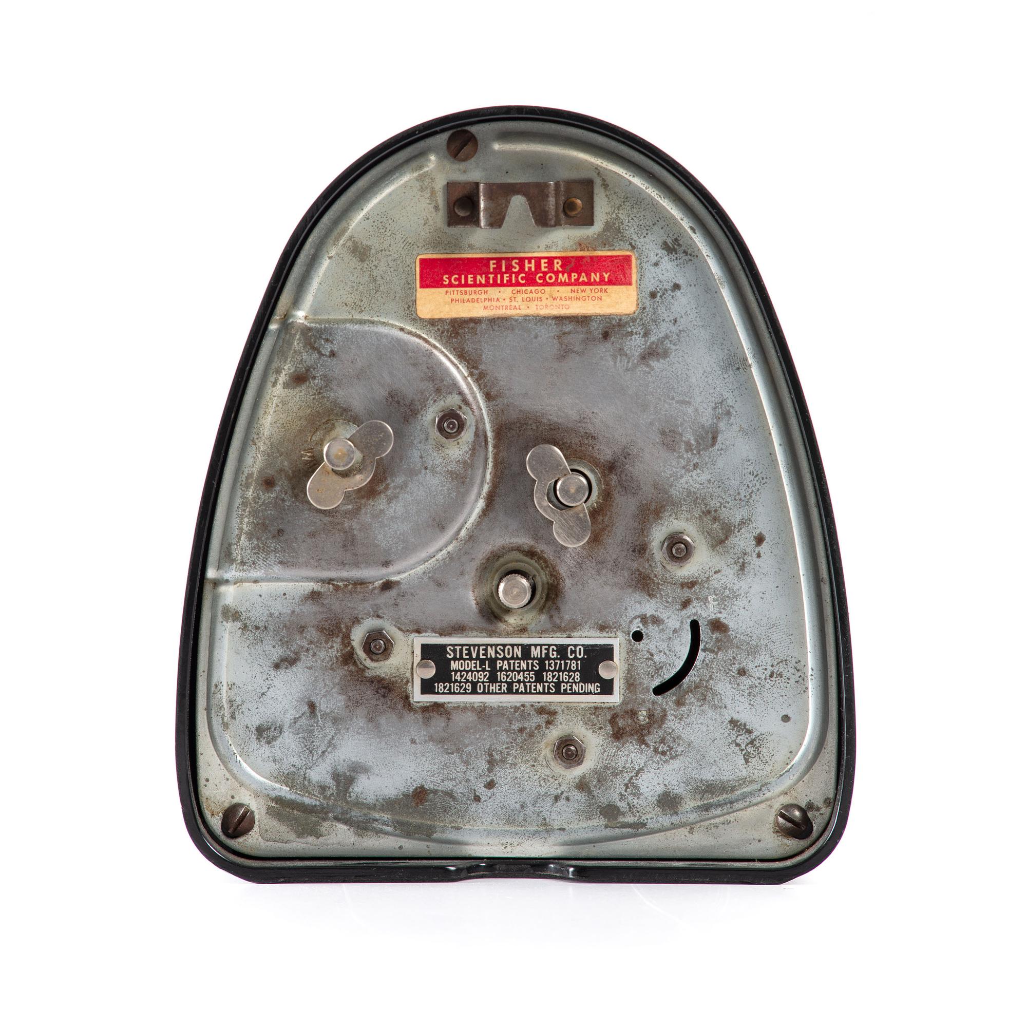 An Isamu Noguchi “Hawkeye Measured Time” Clock and Kitchen Timer